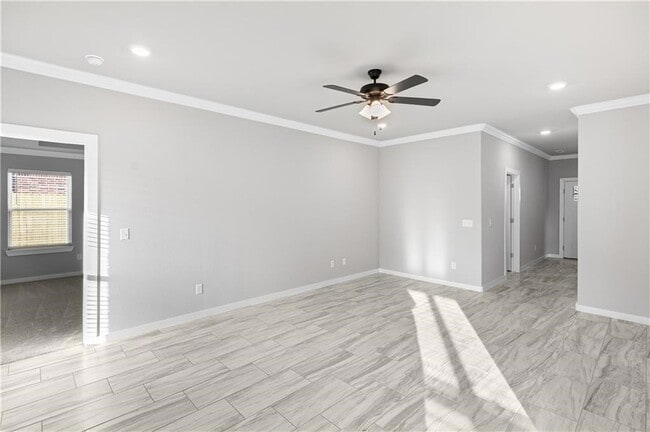 Building Photo - 410 Peach Ave