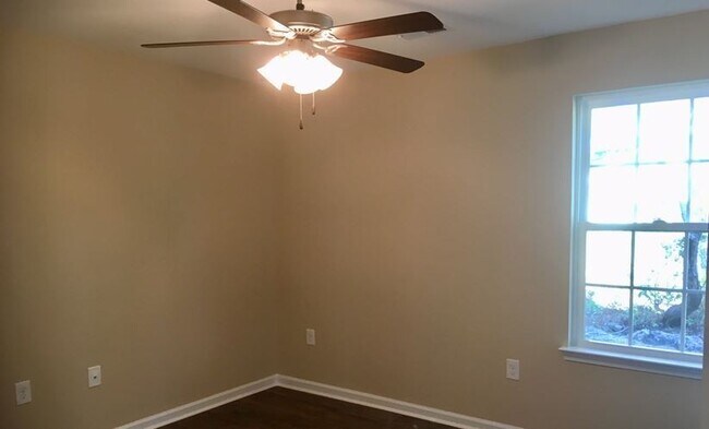 Building Photo - 3 Bedroom 2 Bathroom House In Carolina Shores
