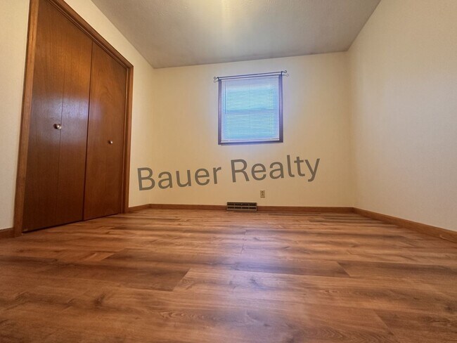 Building Photo - dk840