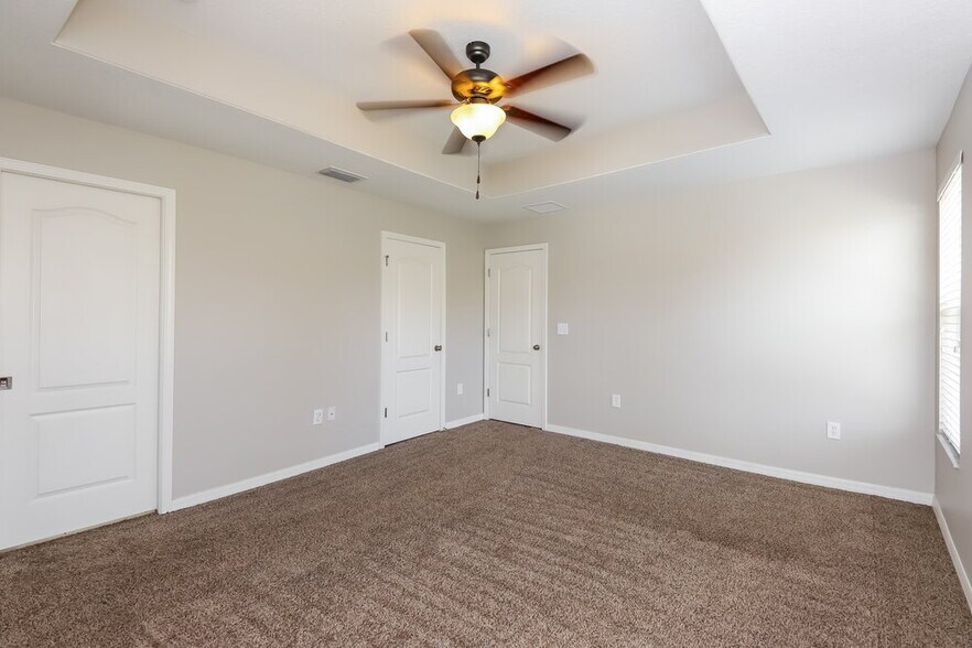 Building Photo - 10721 Shady Preserve Dr