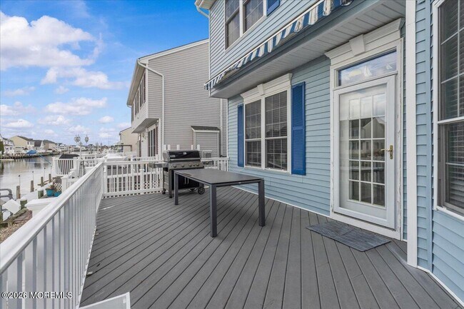 Building Photo - 297 Bayview Ave