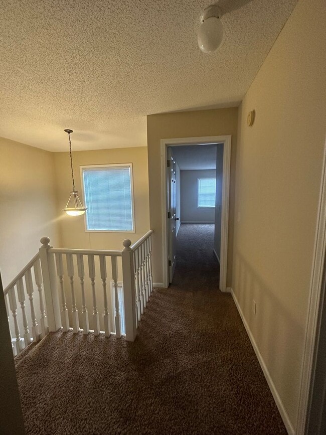 Building Photo - Dunwoody Subdivision - End Unit!  EXTRA PARKING!