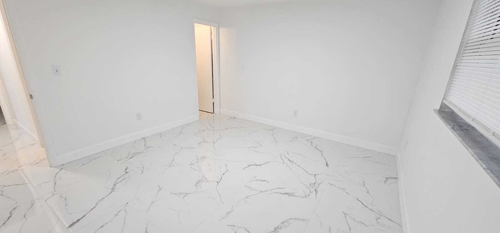 Building Photo - 133 SE 2nd Ave