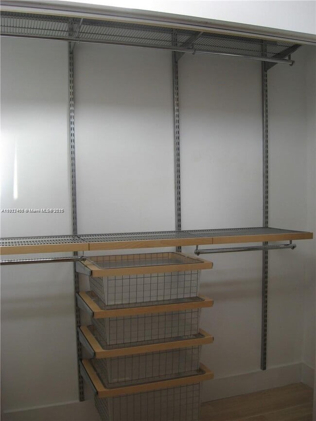 Building Photo - 310 SW 34th Ave