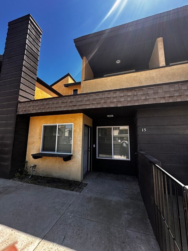 Primary Photo - 3 Bedroom 1.5 Bathroom Condominium For Rent