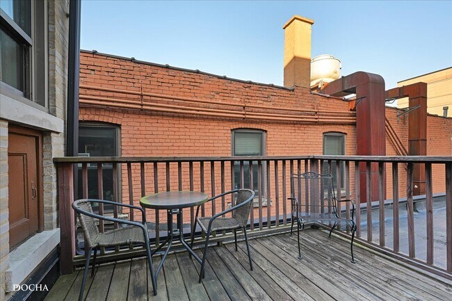 Building Photo - 202 W Main St