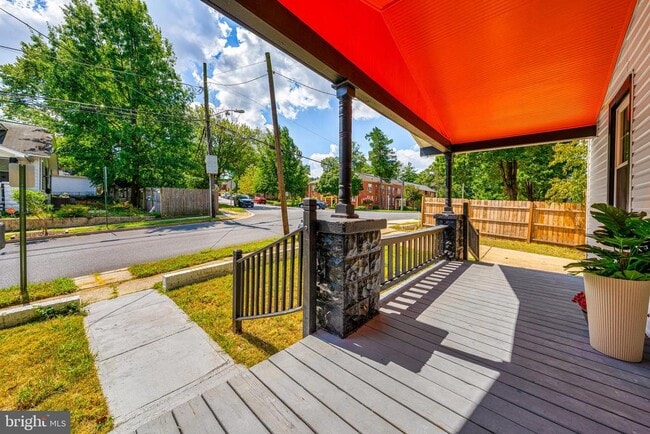 Building Photo - 2800 Upshur St