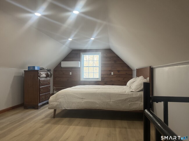 Building Photo - 352 Hotchkiss Rd