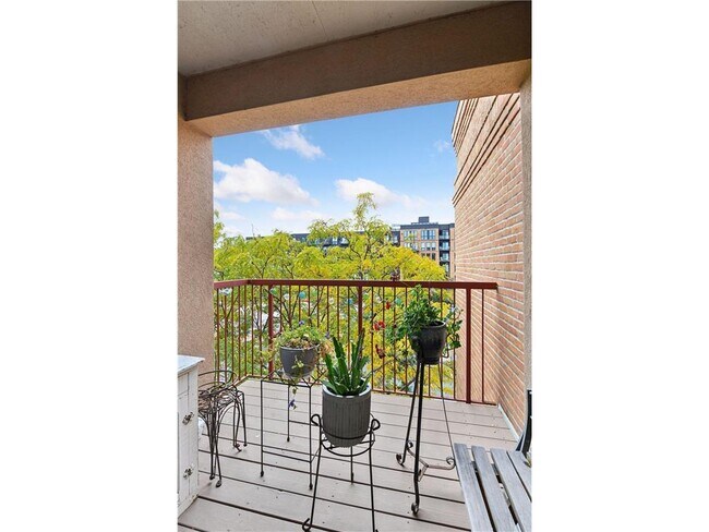 Building Photo - 675 N 1st St