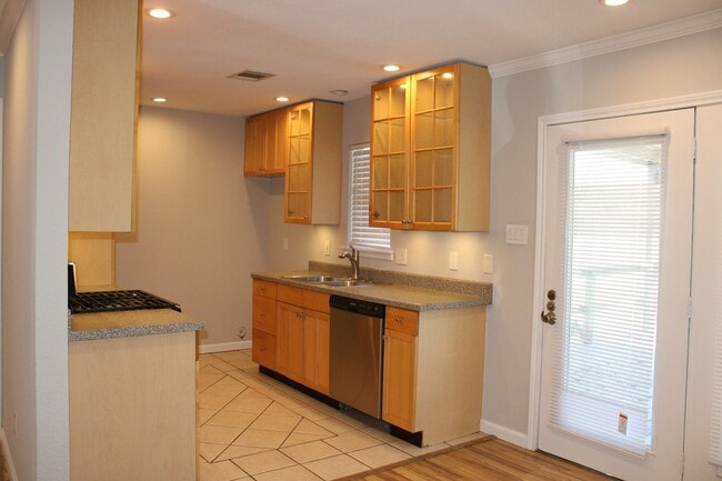 Building Photo - 10622 Hermosa Dr