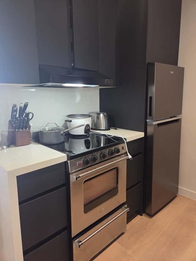 Building Photo - 10824 N Kendall Dr