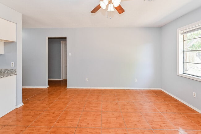 Building Photo - 7126 Kings Dr