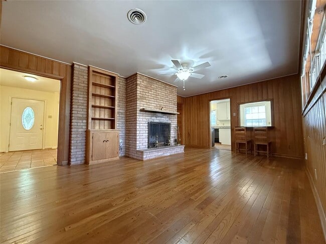 Building Photo - 10607 Clematis Ln