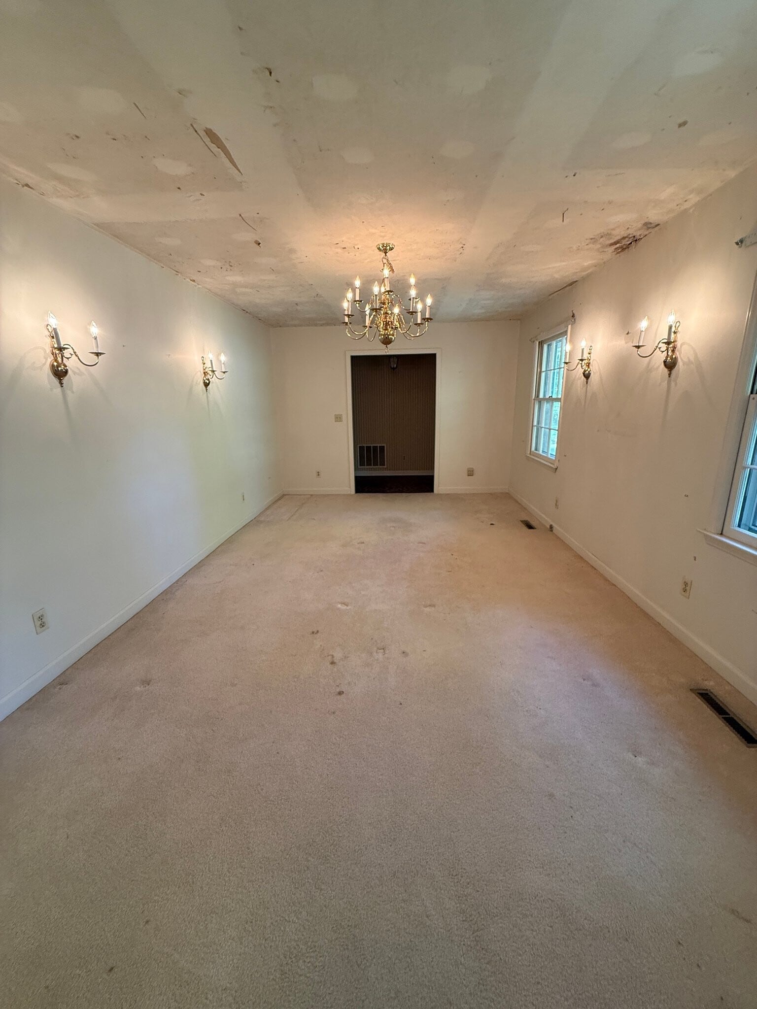 Building Photo - 1009 Temple St