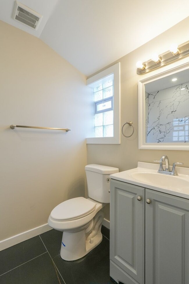 Building Photo - 1335 S 8th St