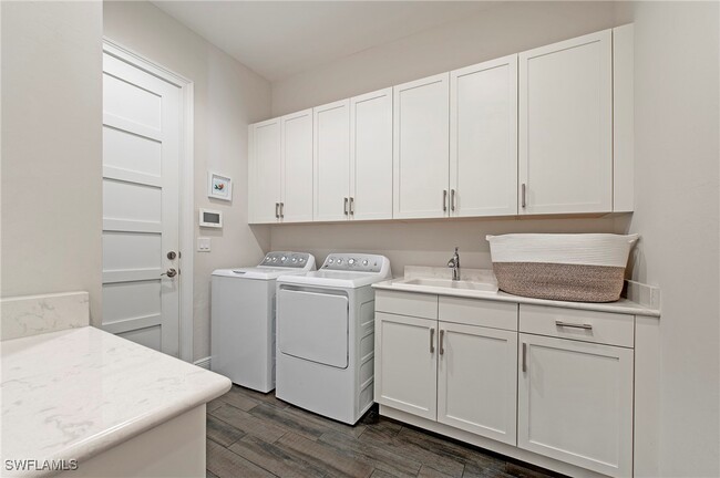 Building Photo - 7026 Dominica Dr