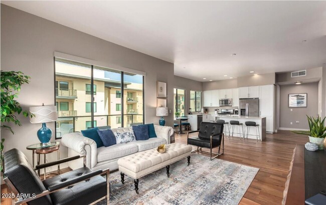 Primary Photo - 7300 E Earll Dr