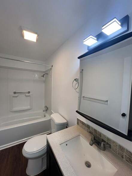 Building Photo - 2415-2417 E 20th St