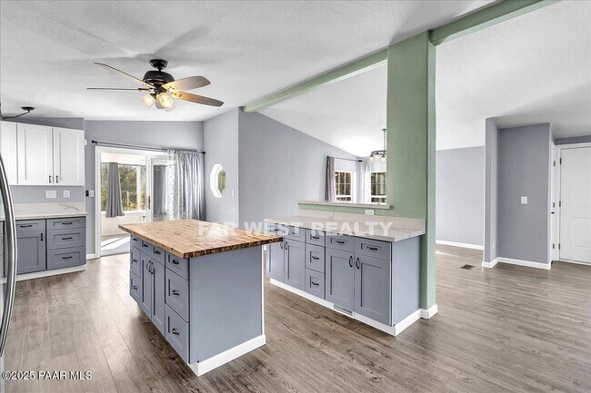 Building Photo - 2490 W Glenshandra Dr