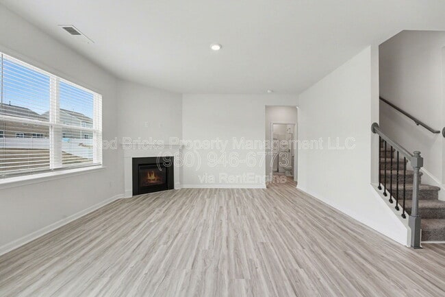 Building Photo - 136 Mdw Vw Dr