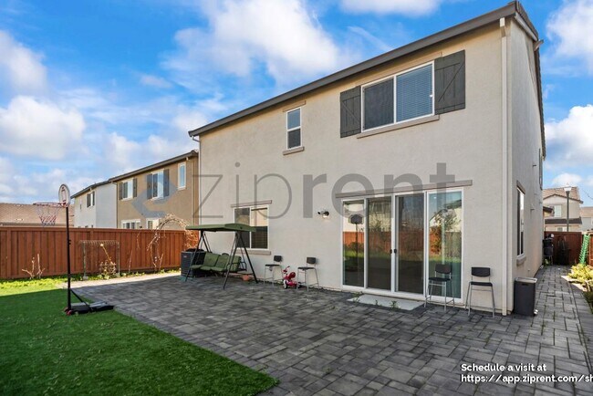 Building Photo - 861 Pipit St