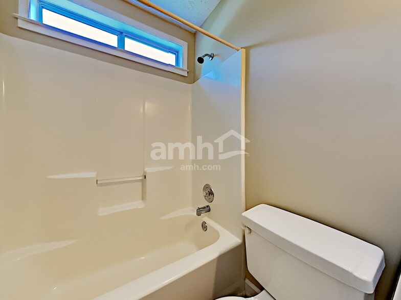 Building Photo - 2510 Baysridge Dr NW