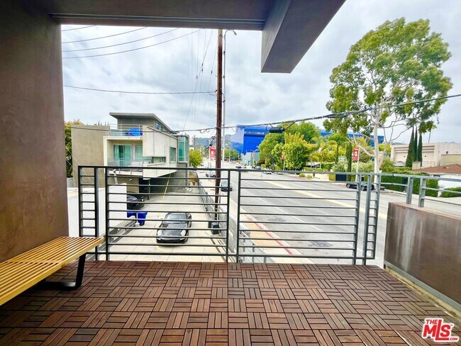 Building Photo - 505 N San Vicente Blvd