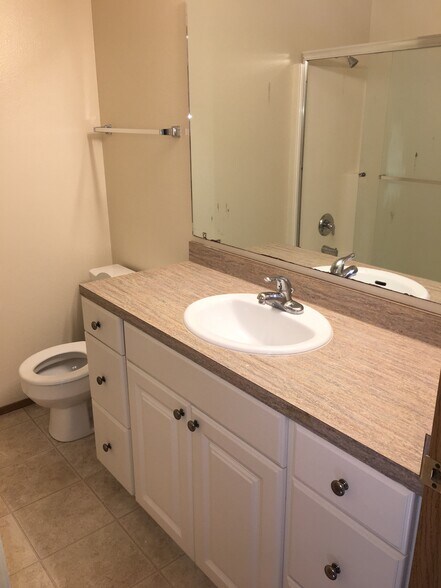 bathroom - 9910 Trident Ln NW