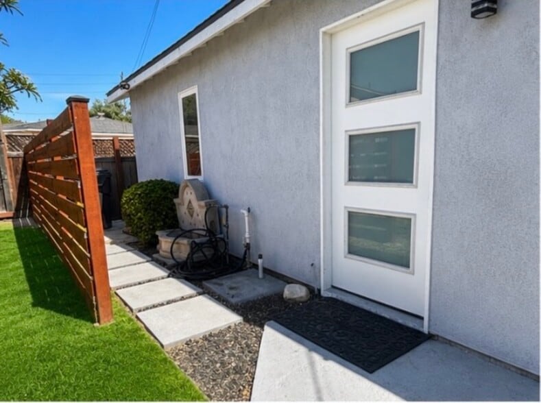Building Photo - 5534 Cerritos Ave