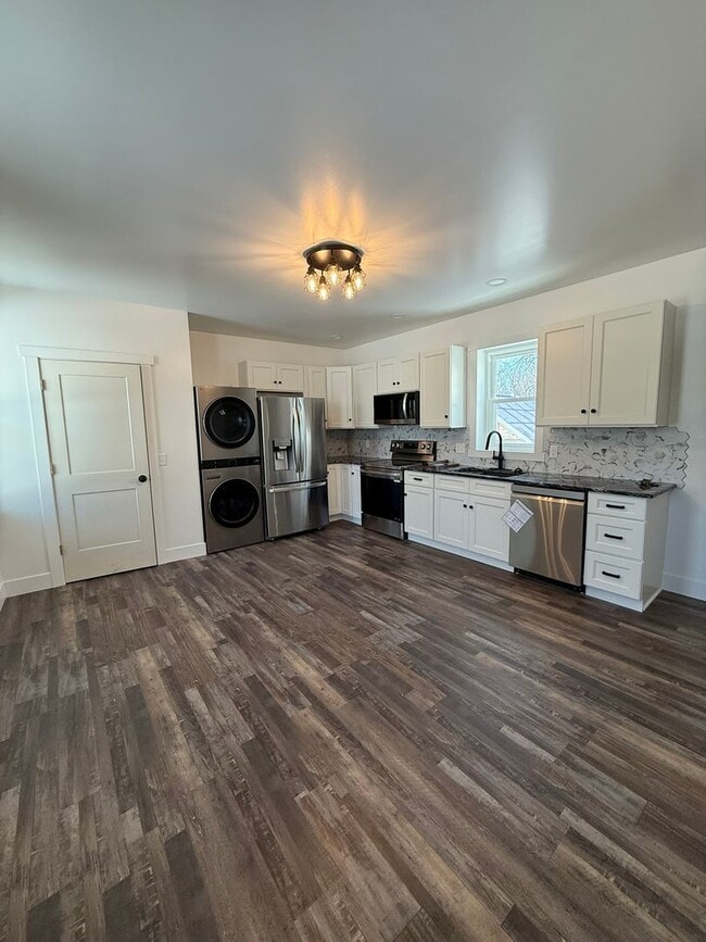 Building Photo - 310 W Market St