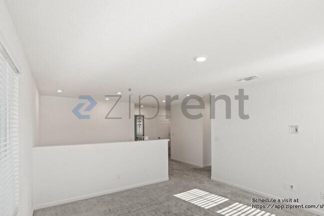 Building Photo - 861 Pipit St