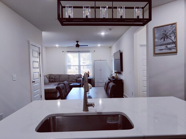Building Photo - 4 Bedroom Townhome for Rent Apex