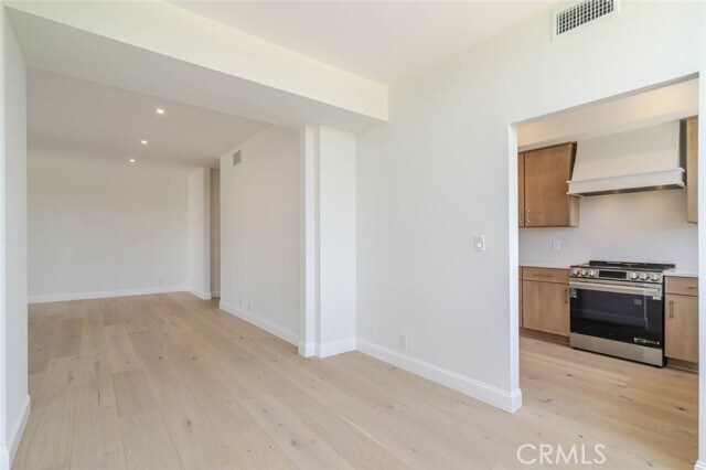 Building Photo - 1305 N Columbus Ave