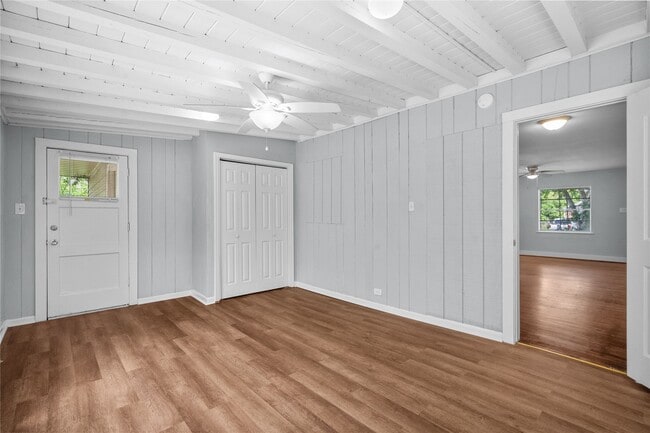 Building Photo - 623 18th Ave N