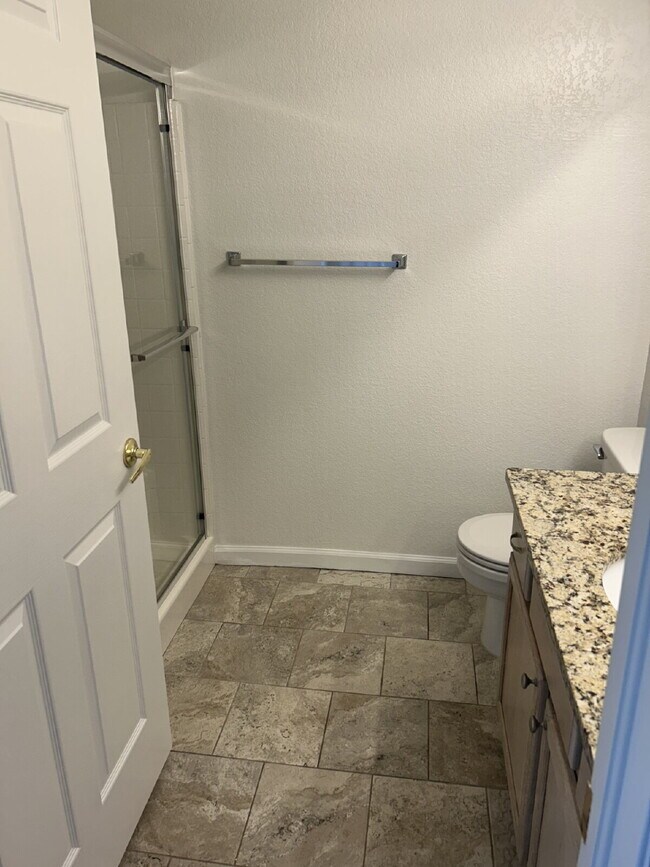 Building Photo - "Chic & Spacious 2-Bed, 2-Bath Condo with ...