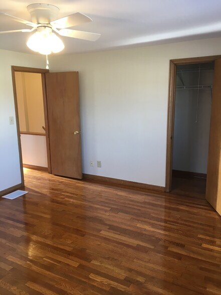 Building Photo - 2111 Ridgeview Rd
