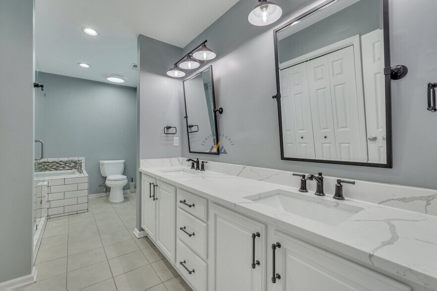 Building Photo - 76 Westbury Park Way