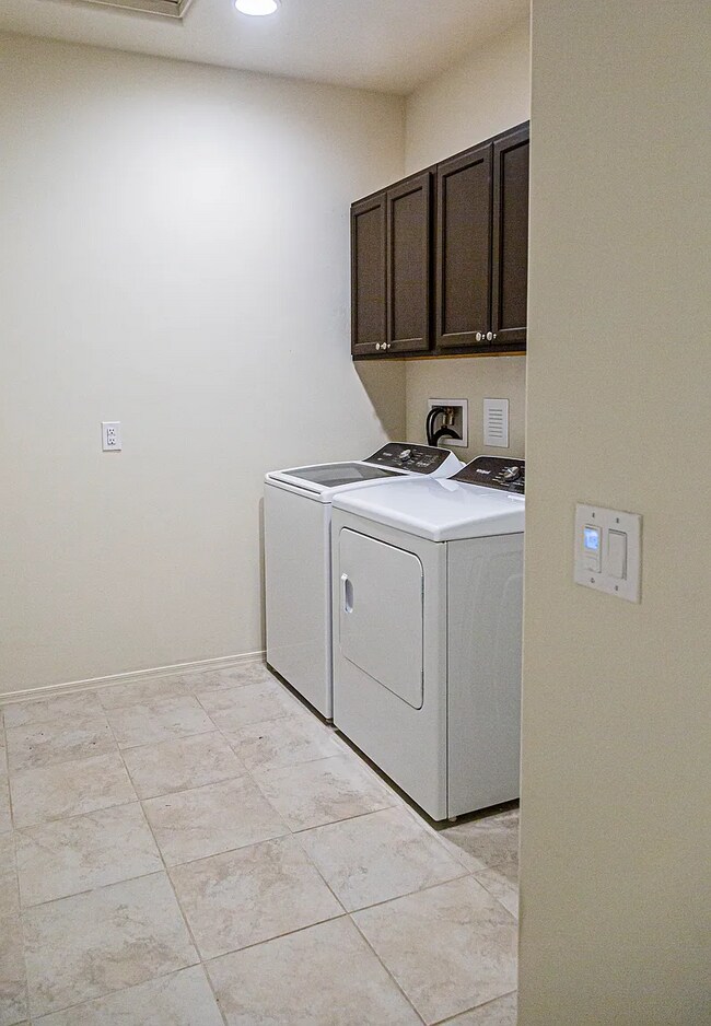 Building Photo - 12640 N Wildrose Dr