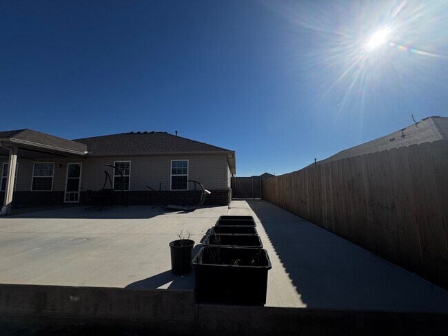 Building Photo - 14724 S Fern Pl