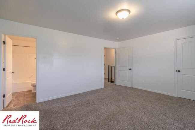 Building Photo - 2801 E 450 N