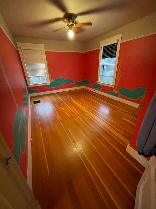 Building Photo - 2002 NE 13th Ave