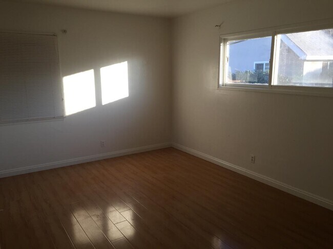 Building Photo - 515 N Nicholson Ave