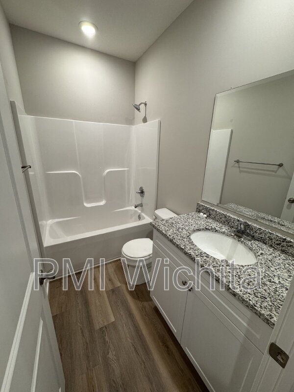 Building Photo - 5244 N Cypress Cir