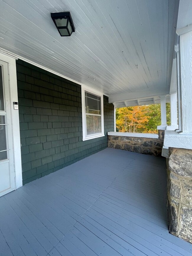 Building Photo - ?? COMING SOON ?? Charming 3 Bed / 1 Bath ...