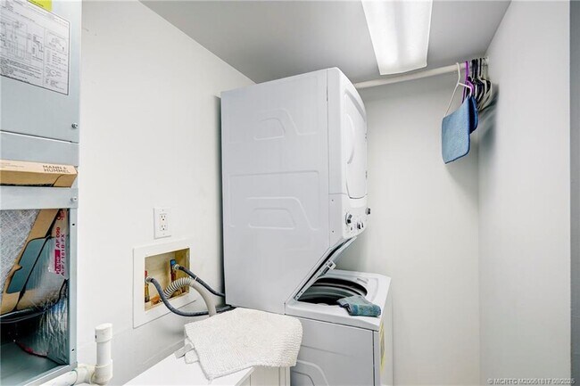 Building Photo - 10 NE Plantation Rd