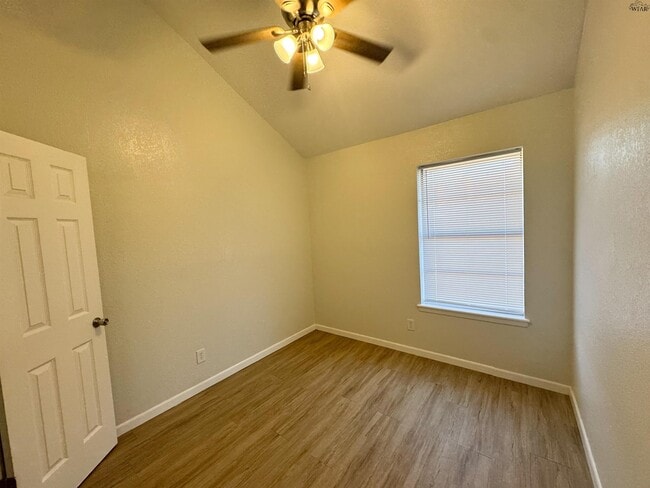 Building Photo - 4505 Mistletoe Dr