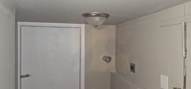 Building Photo - Move in special - Newly Renovated SF in North KC
