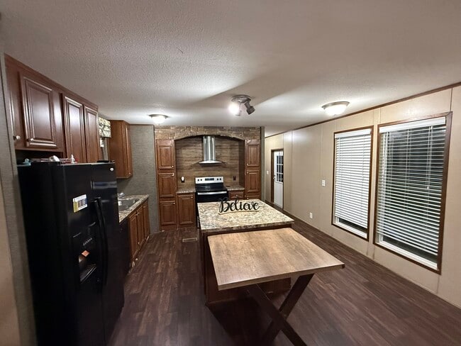 Building Photo - 207 Juniper Rd