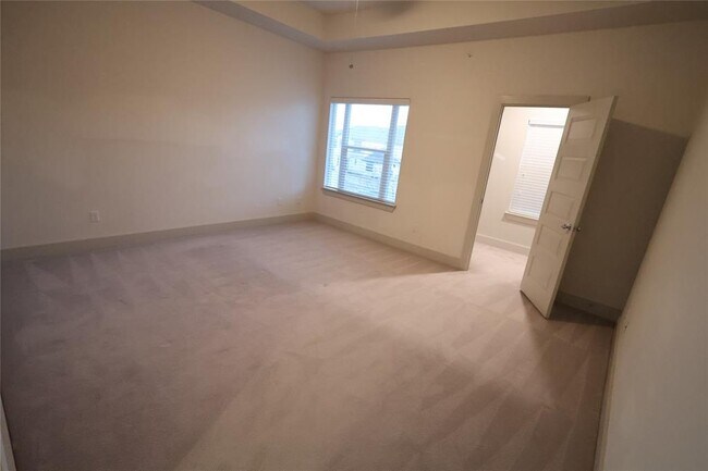 Building Photo - 2101 Town Centre Dr