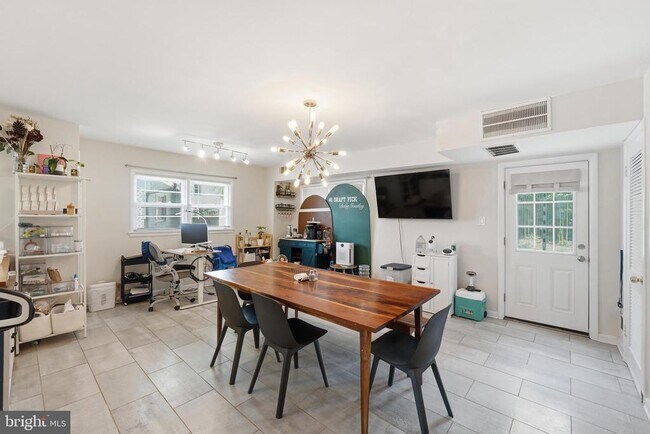 Building Photo - 11317 College View Dr
